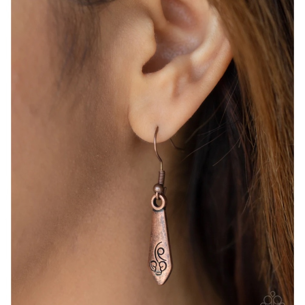 Paparazzi “Rogue Vogue Copper Necklace” - Picture 3 of 5